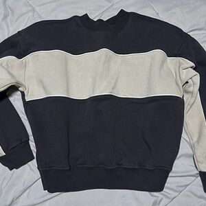 Hollister sweater. XS